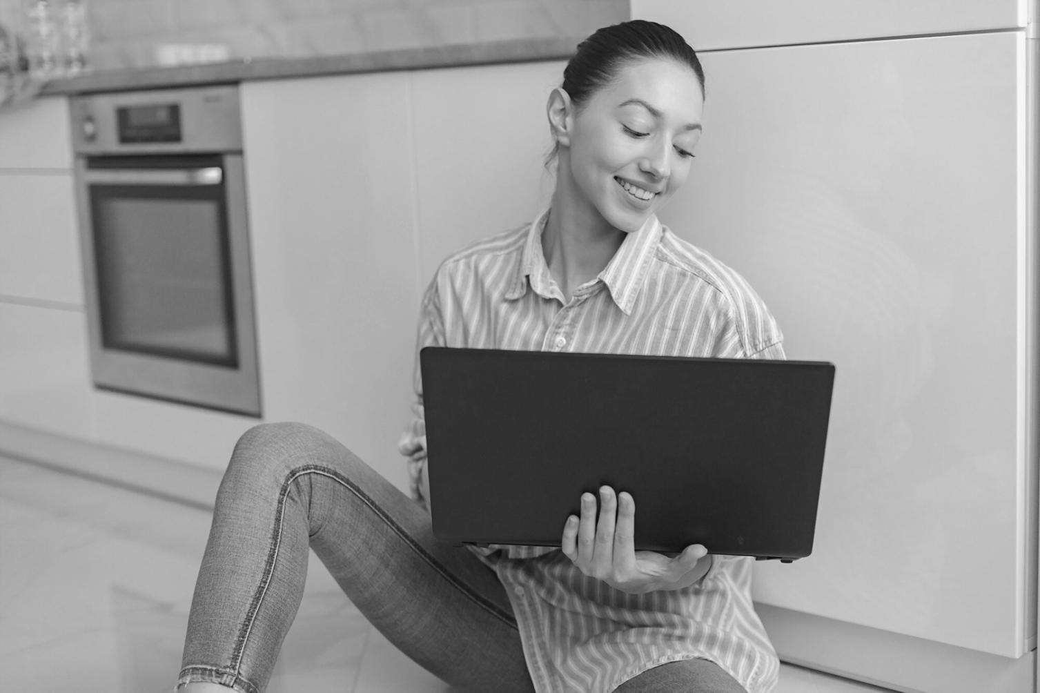 Espacio de trabajo colaborativo en las oficinas de sylarithenqo en Gasteiz